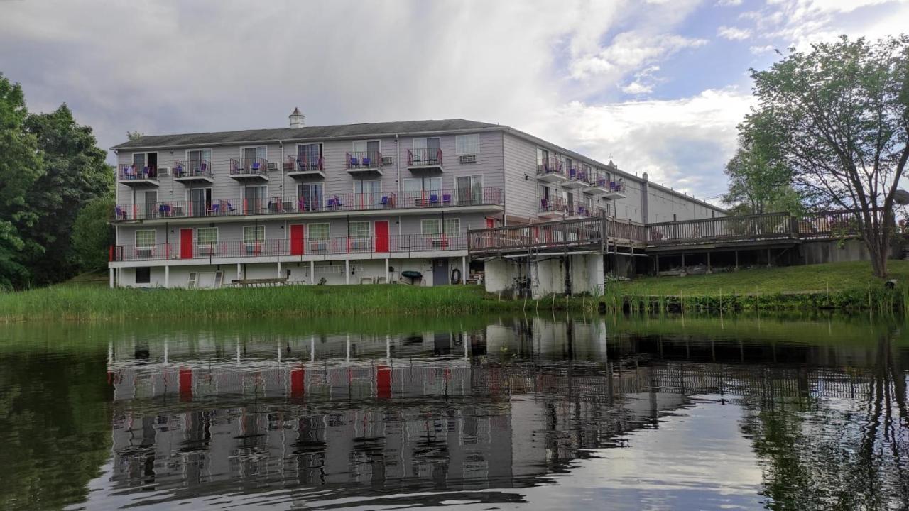ซูเปอร์ 8 บาย วินด์แฮม สเตอร์บริดจ์ Hotel ภายนอก รูปภาพ