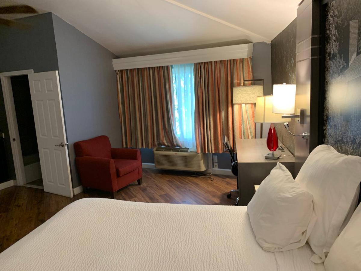 ซูเปอร์ 8 บาย วินด์แฮม สเตอร์บริดจ์ Hotel ภายนอก รูปภาพ