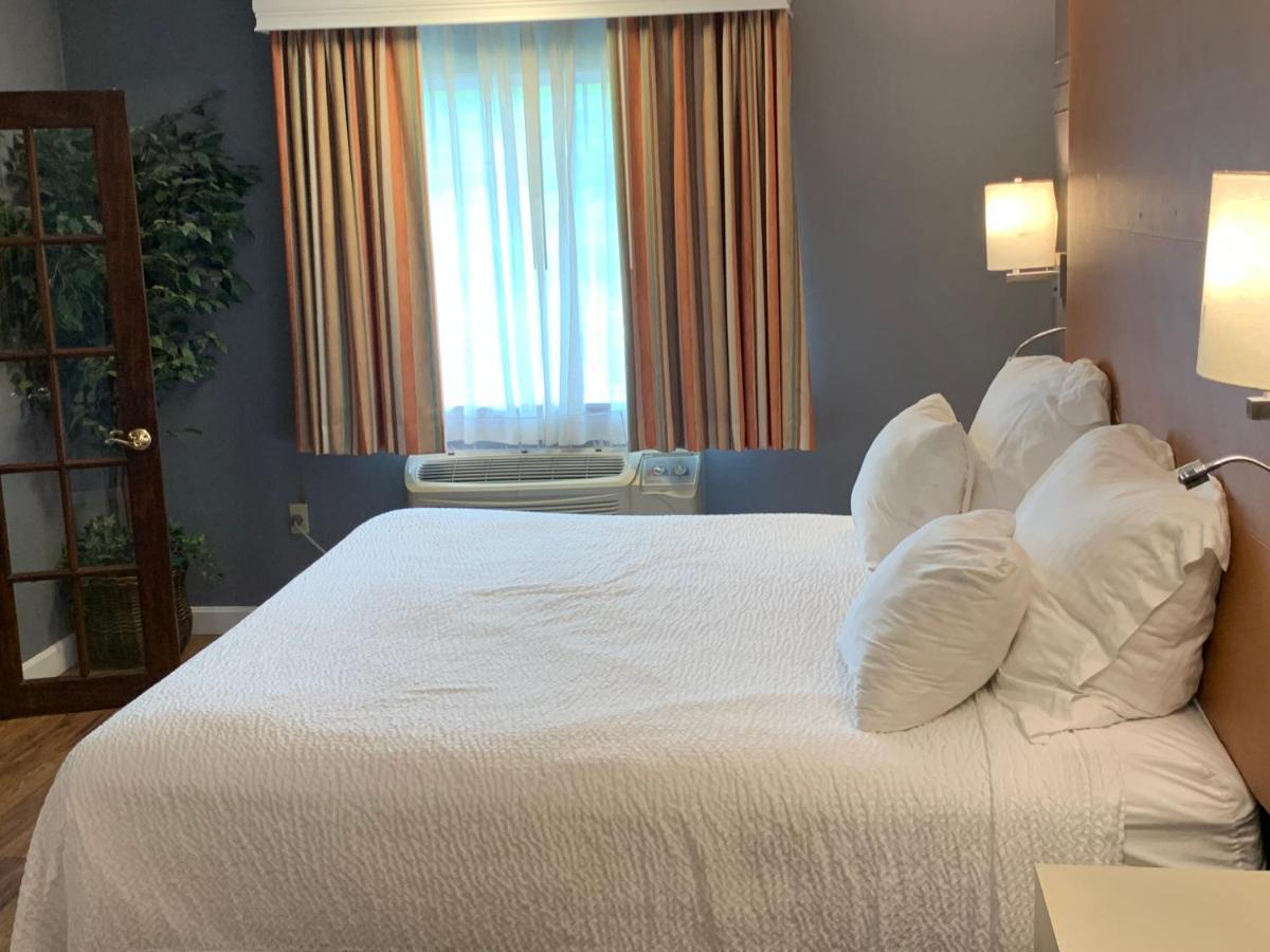 ซูเปอร์ 8 บาย วินด์แฮม สเตอร์บริดจ์ Hotel ภายนอก รูปภาพ